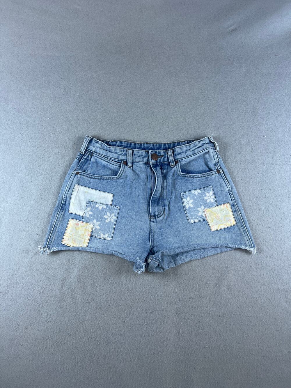 Billabong x Wrangler Denim Shorts Womens 28 High Rise Patchwork Floral Cut Off